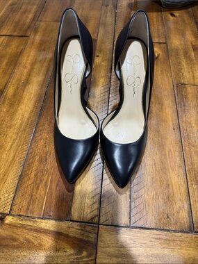 Like new Jessica Simpson Black Pointed-Toe Leather Pumps